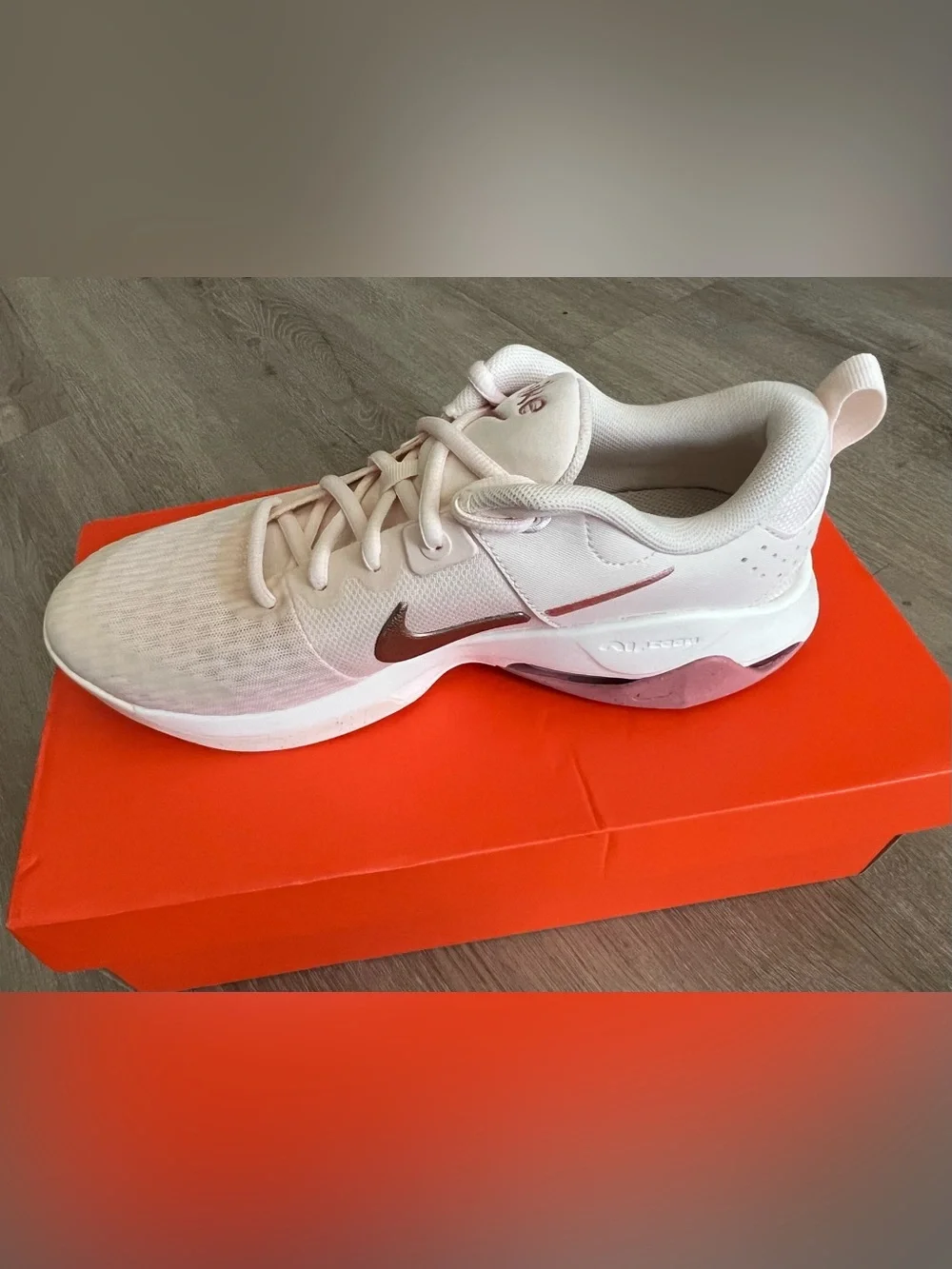 Nike Zoom Bella 6. Women’s size 10. NWT.